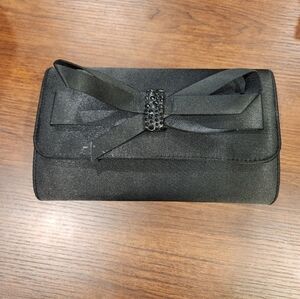 Black clutch